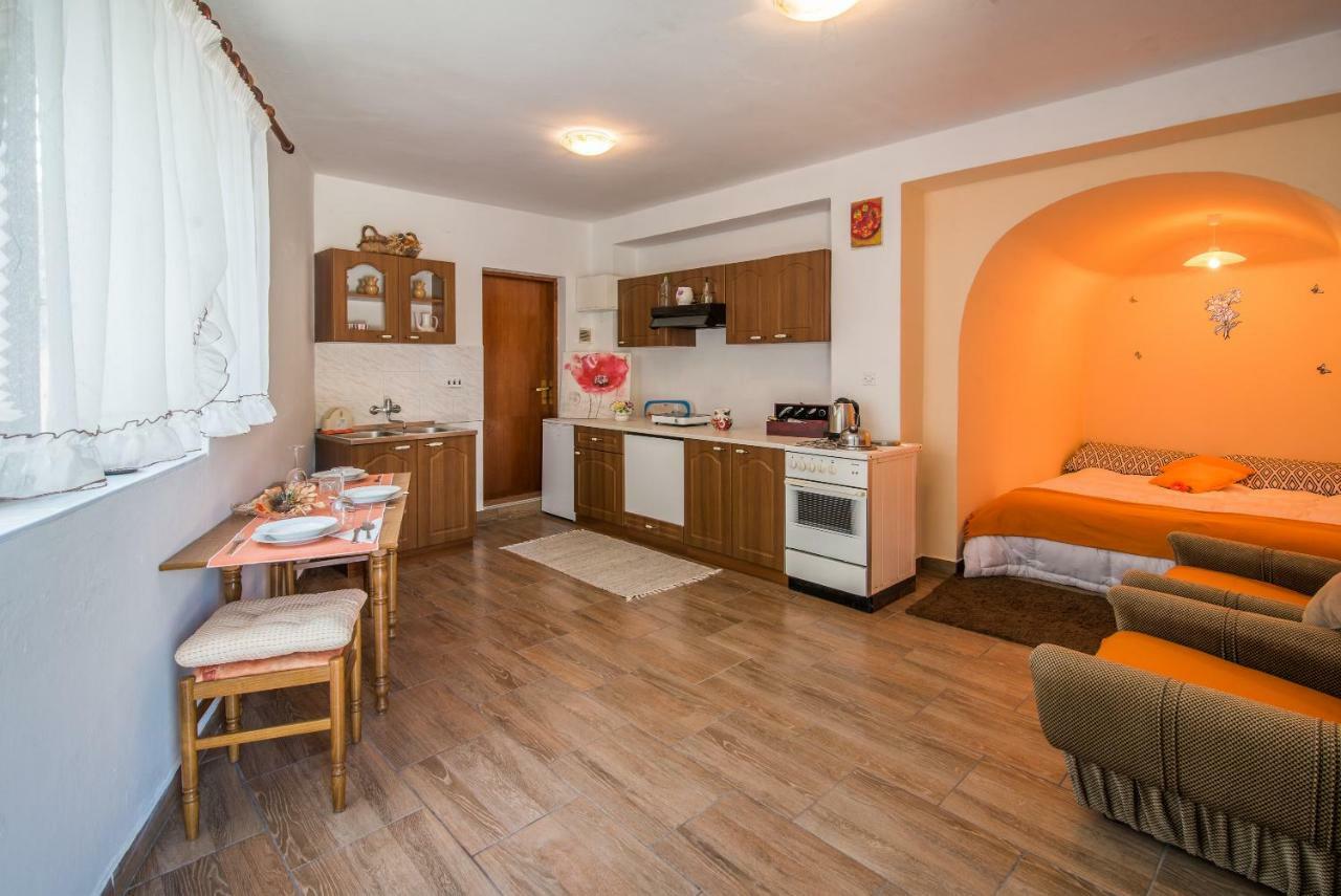 Apartmani Bepina Malinska Bagian luar foto