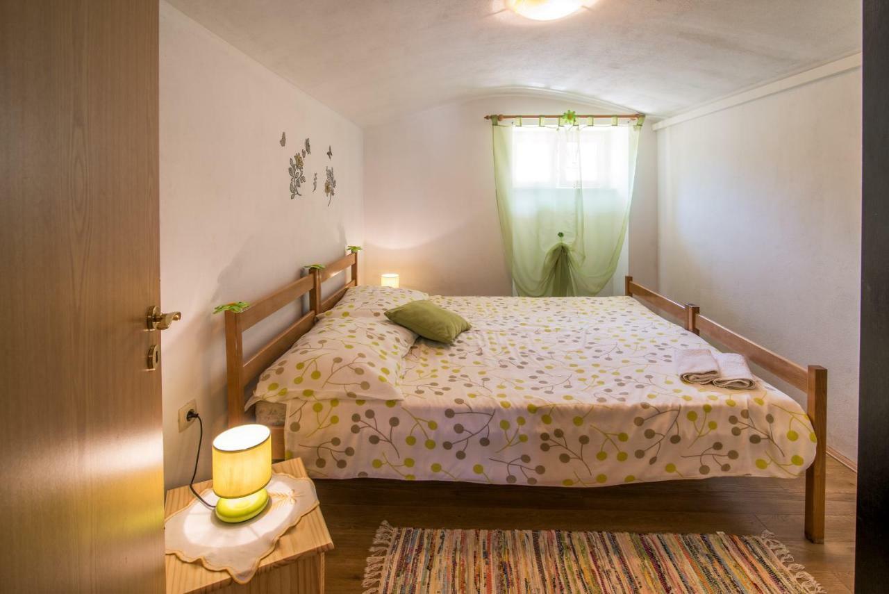 Apartmani Bepina Malinska Bagian luar foto