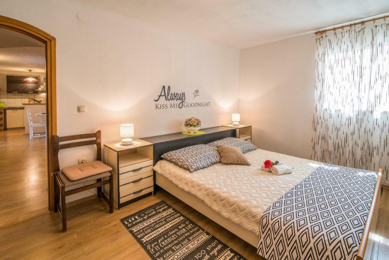 Apartmani Bepina Malinska Bagian luar foto