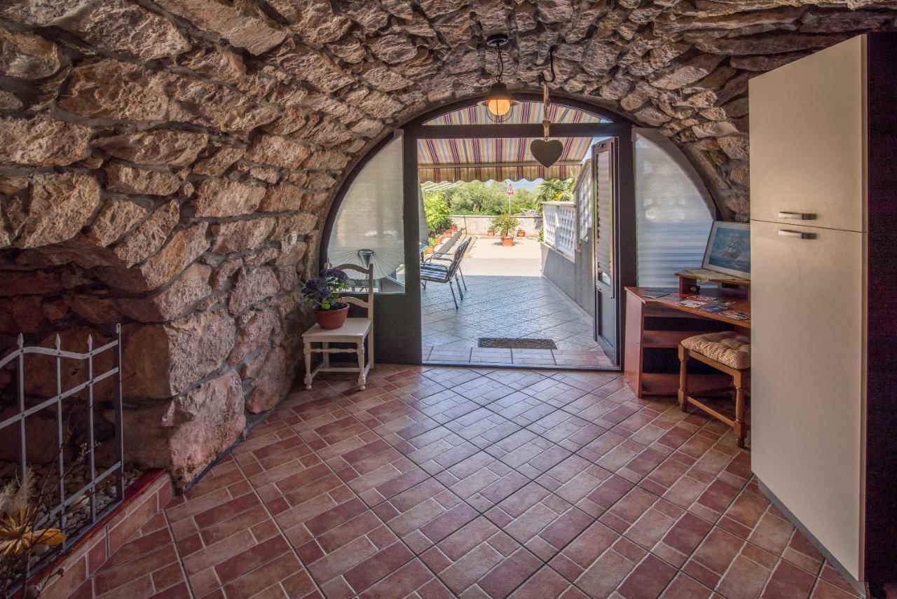 Apartmani Bepina Malinska Bagian luar foto
