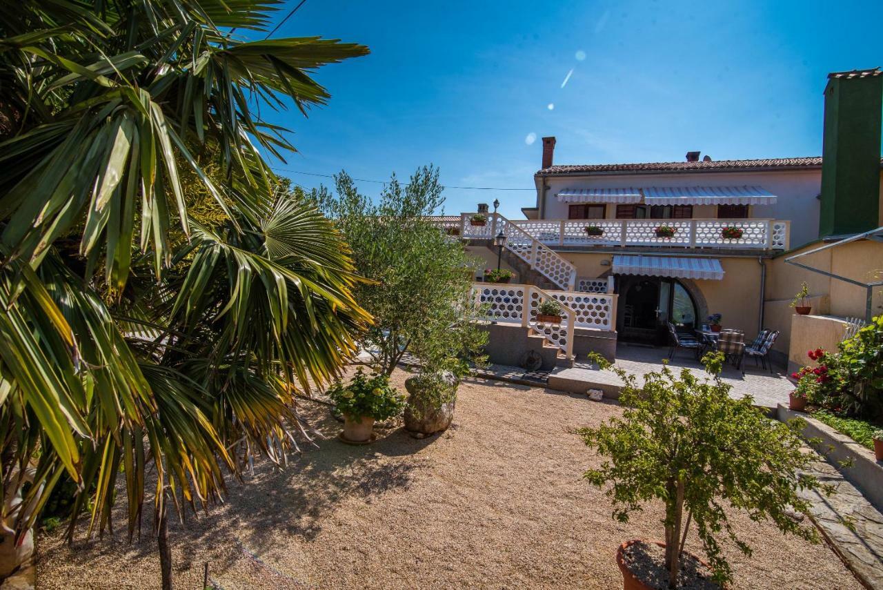 Apartmani Bepina Malinska Bagian luar foto