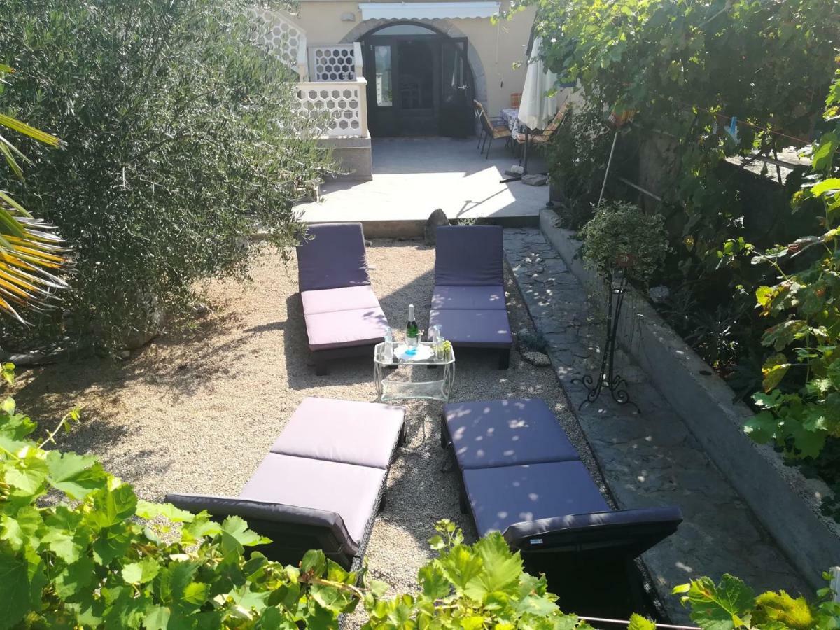 Apartmani Bepina Malinska Bagian luar foto